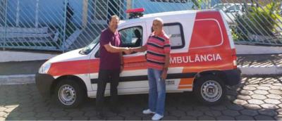 Capim Branco recebe ambulância nova