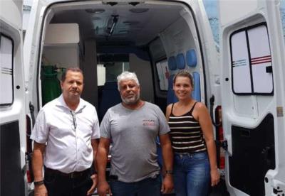 Entrega de ambulância