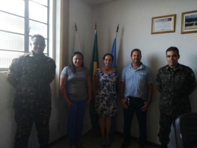 Prefeito recebe representantes da Junta Militar 045