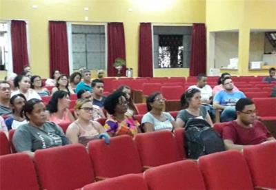 Palestra gratuita é realizada no Auditório Municipal 
