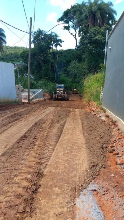 PAVIMENTAÇÃO DA RUA JOSÉ ROQUE FIGUEIREDO - BAIRRO ARAÇÁS. 