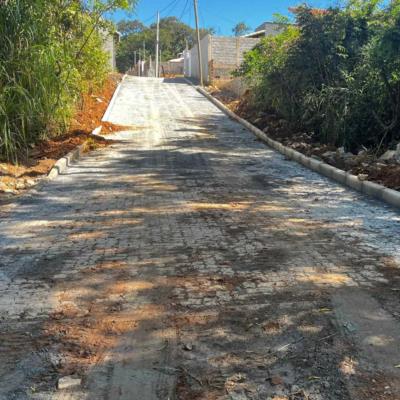  2ª ETAPA DO CALÇAMENTO POLIÉDRICO NA RUA JOSÉ ROQUE FIGUEIREDO - BAIRRO ARAÇÁS