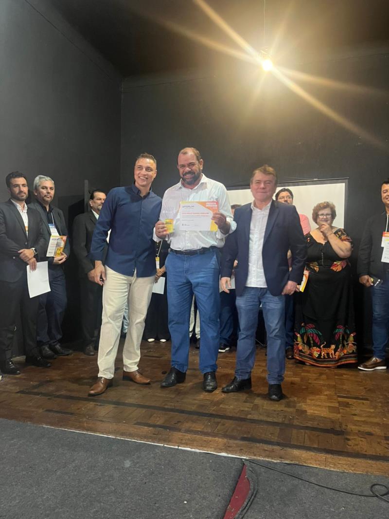 PREFEITO ELVIS PRESLEY RECEBE PRÊMIO “PREFEITO INOVADOR 2026” PELA DISPONIBILIZAÇÃO DO APP PORTAL DE SERVIÇOS